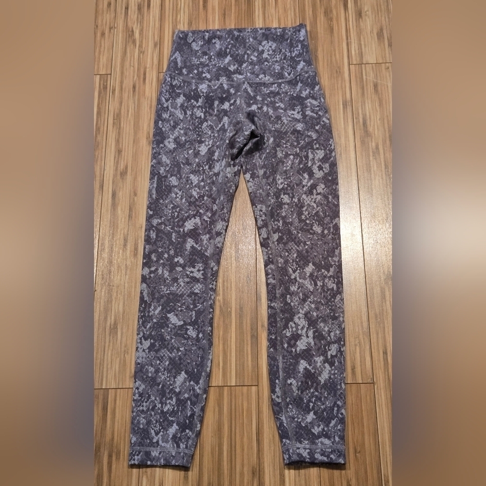 NWOT Lululemon Gray Patterned Leggings